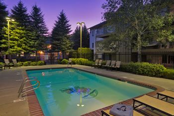 Whimsical pig apartments spokane valley, washington pool area